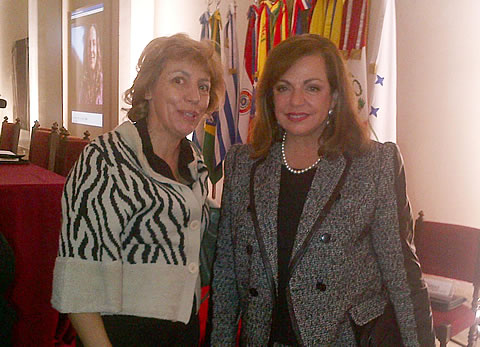 Elizabeth Rossi con la ministra Nilda Garré.