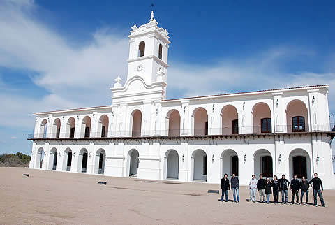 FOTO: Réplica completa del Cabildo de Buenos Aires, en la Ciudad de la Punta, San Luis.